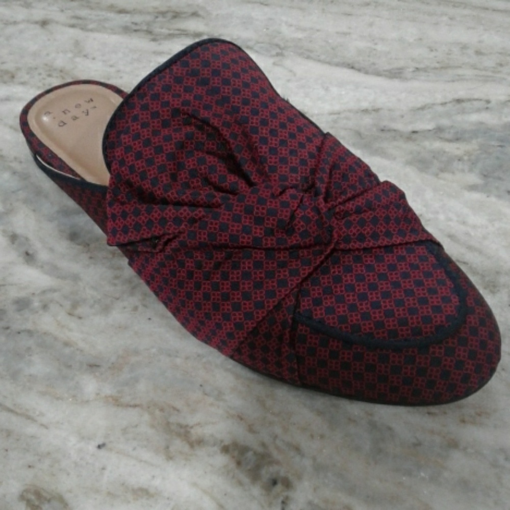 Woman's Natalee Bow Backless Mules 10 NWOT